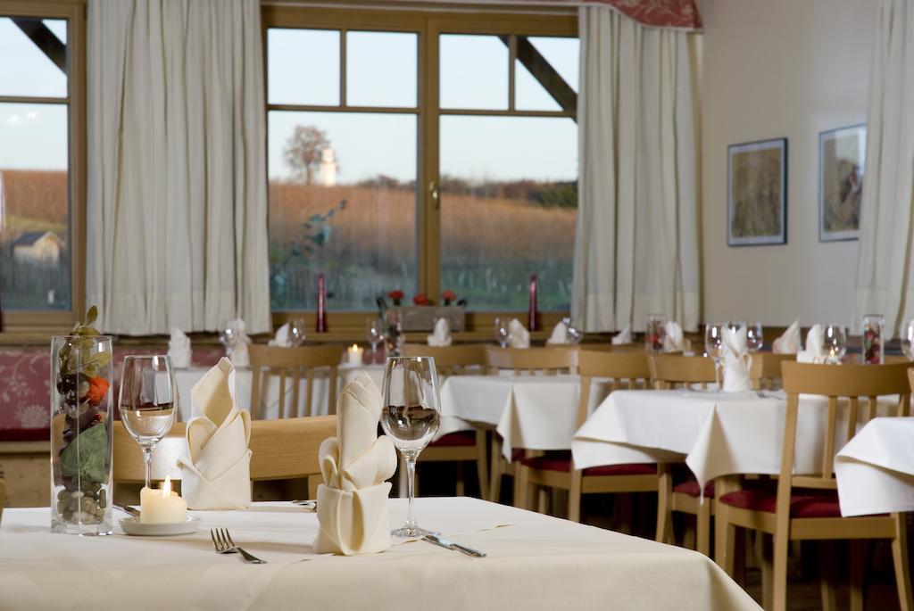 Hotel Neustifter Poysdorf Exterior photo