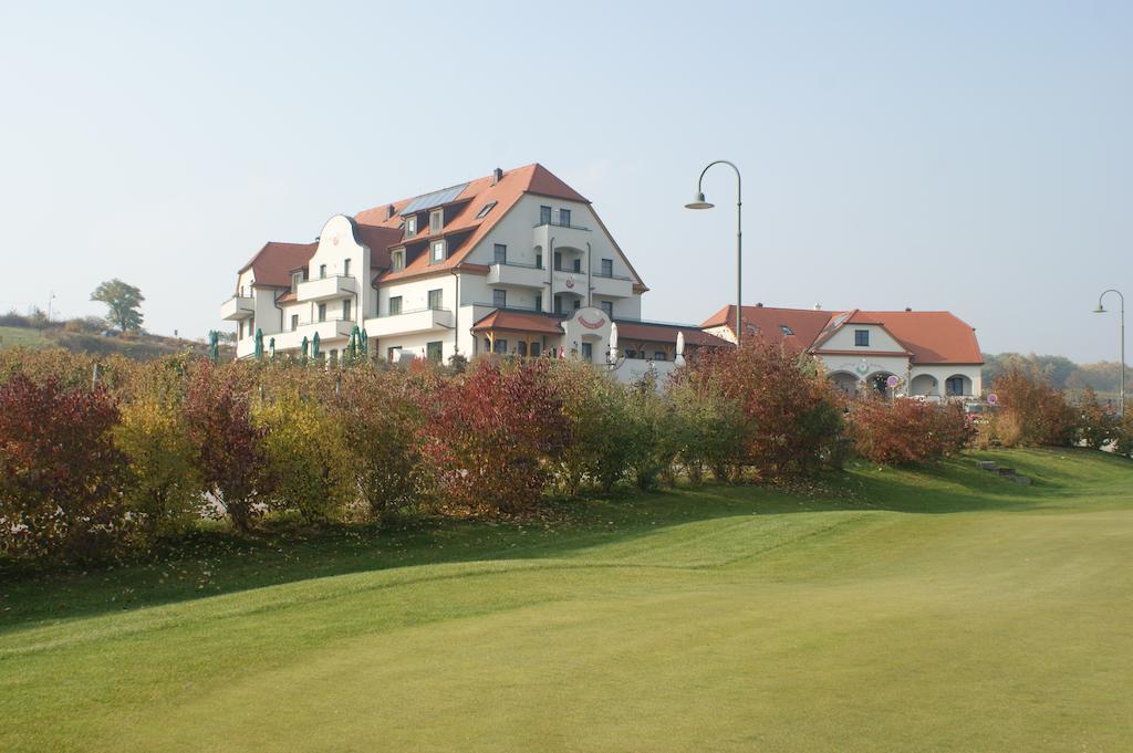 Hotel Neustifter Poysdorf Exterior photo