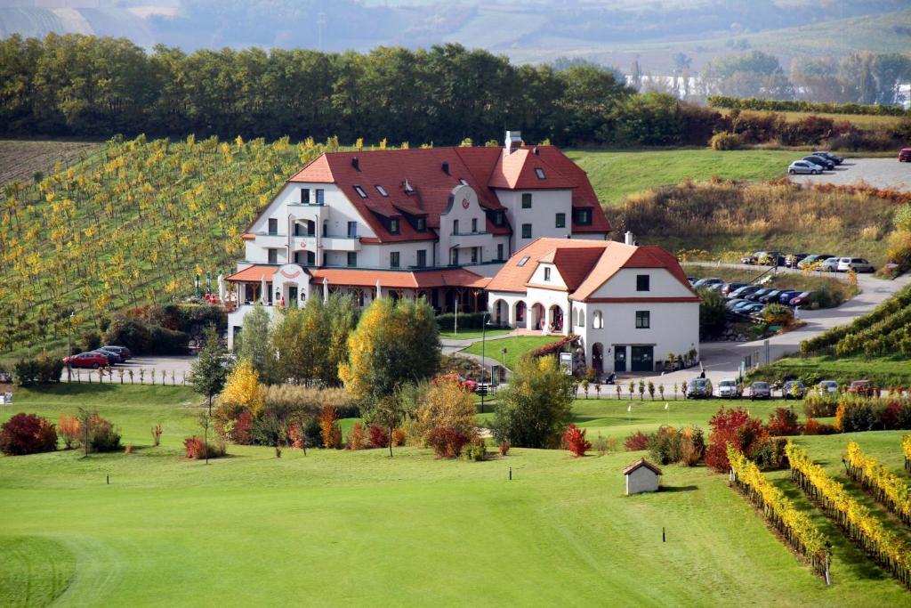 Hotel Neustifter Poysdorf Exterior photo