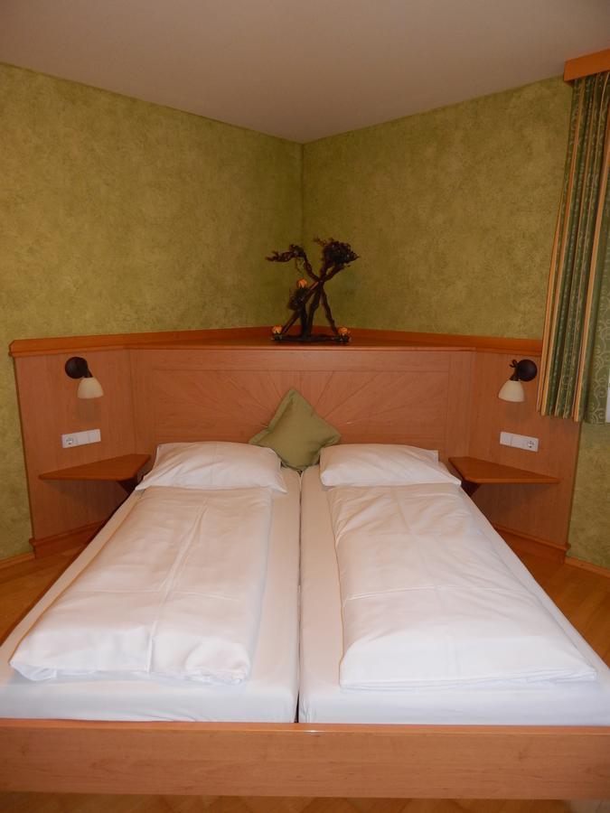 Hotel Neustifter Poysdorf Exterior photo