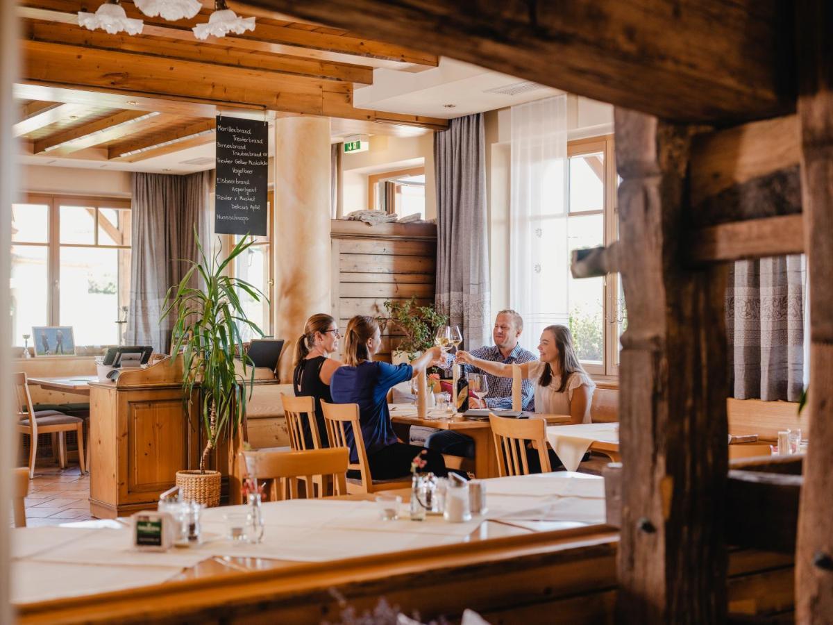 Hotel Neustifter Poysdorf Exterior photo